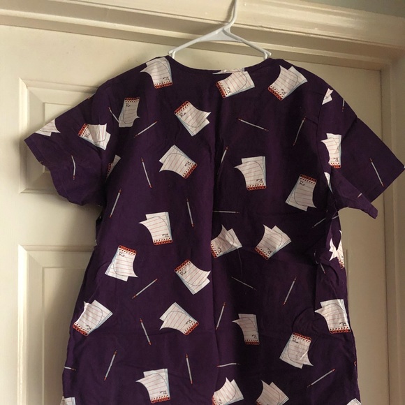 Woman’s scrub top - Picture 4 of 4